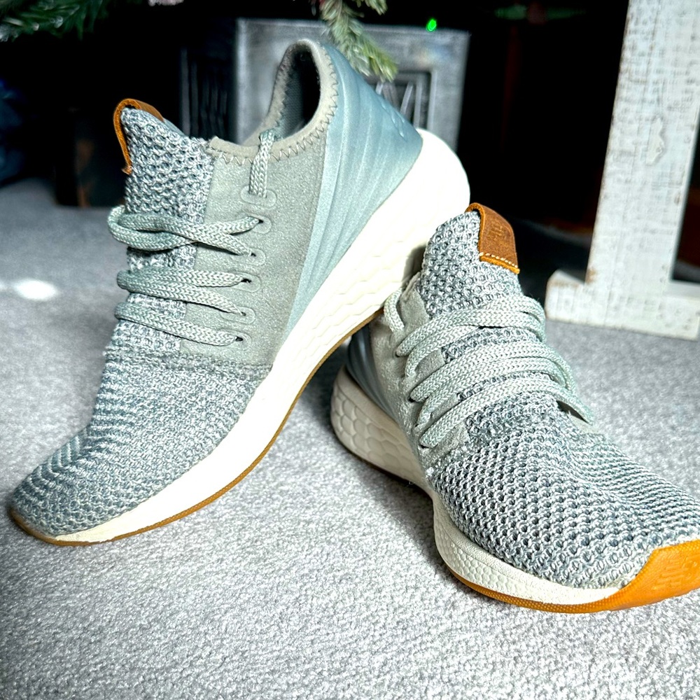 Women’s New Balance Size 6. Gray, cream, gum sole. Excellent Condition!!